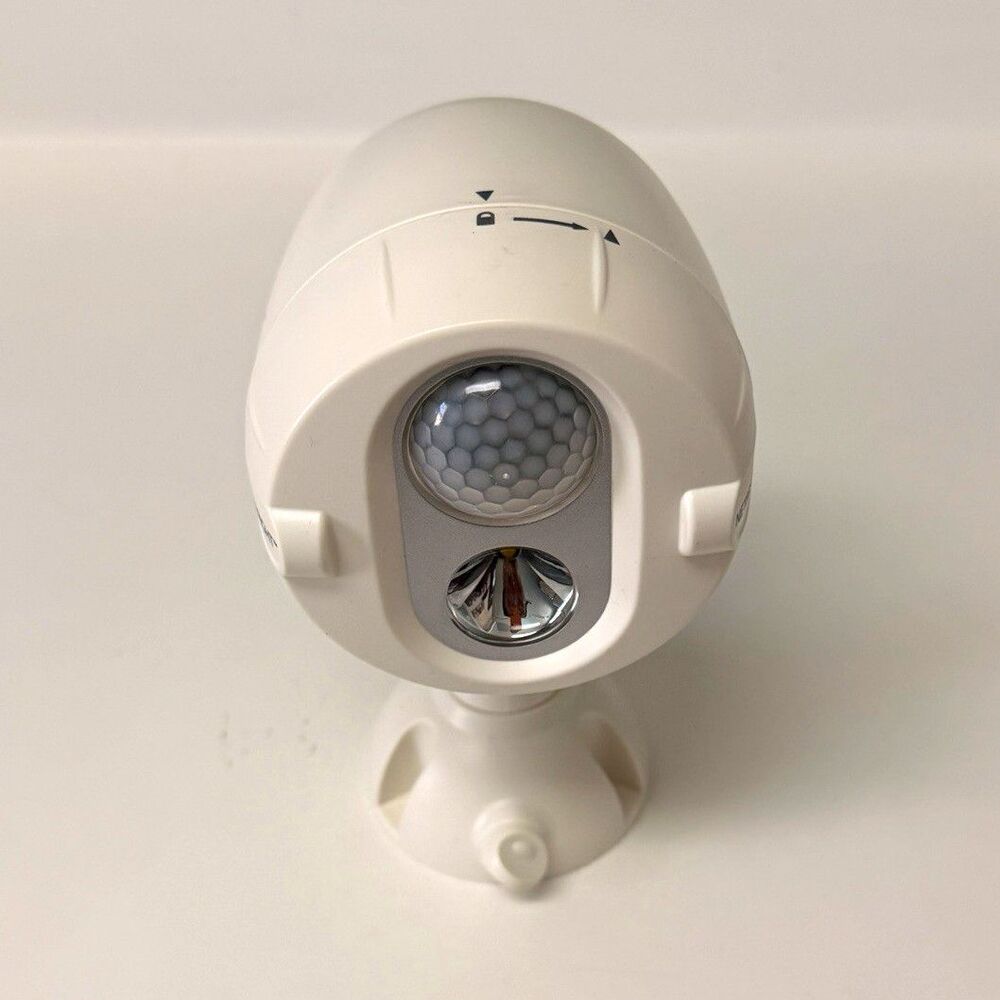 NETBRIGHT Battery Powered LED Motion Sensor Outdoor Wall Spot Light White Works